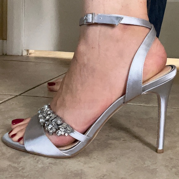 Jewel Badgley Mischka Merida Silver heels - Picture 3 of 7